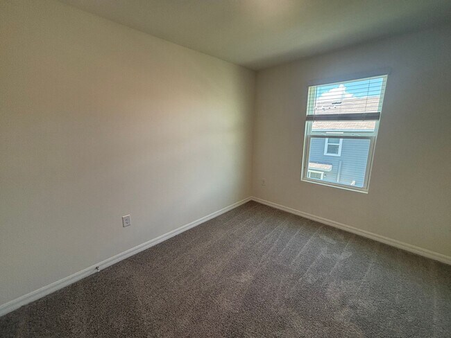 Building Photo - 3/2 Townhouse, Great Location