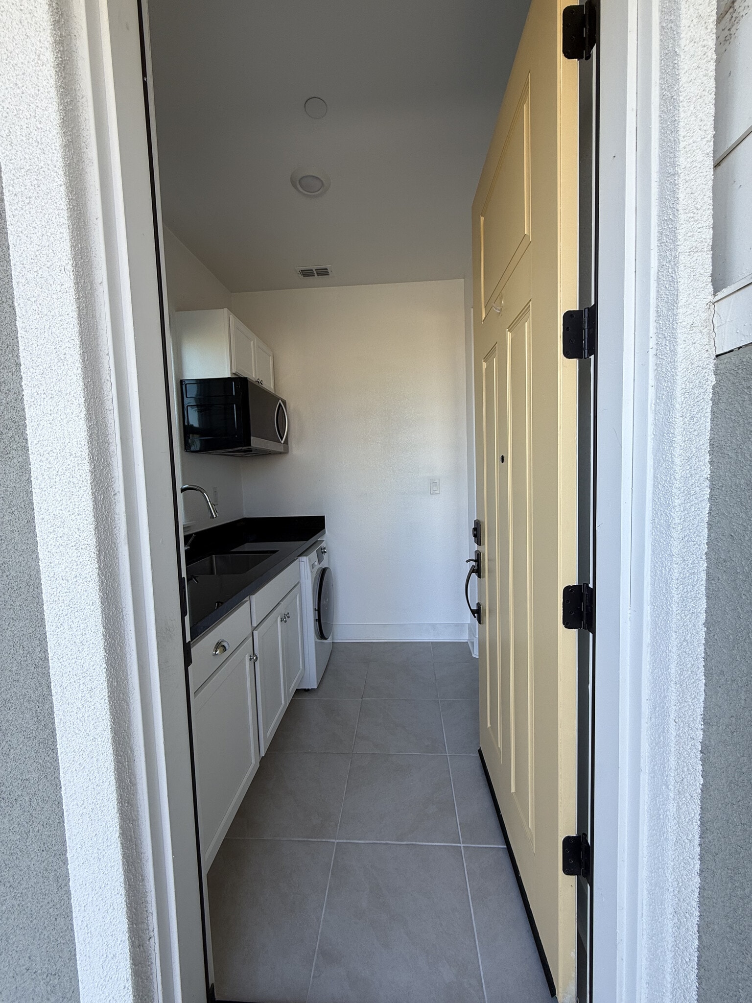Building Photo - 2750 Tacoma Dr