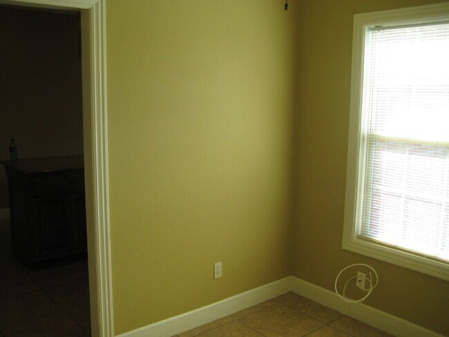 Building Photo - 15 Bluestem Ln