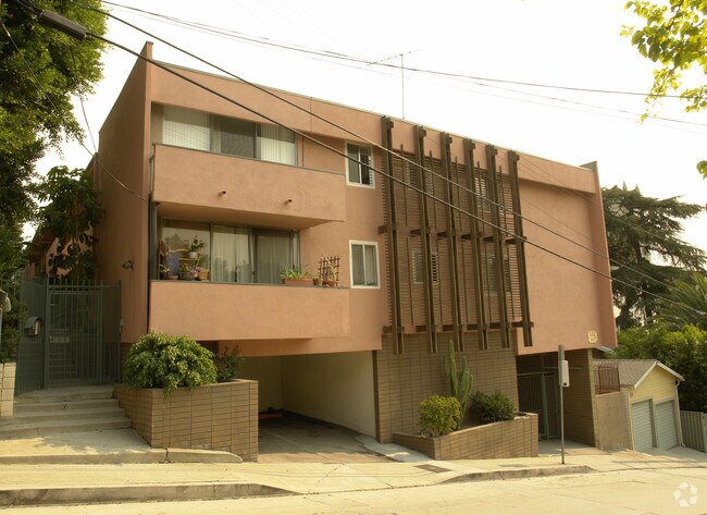 Building Photo - Sky Hill Crest