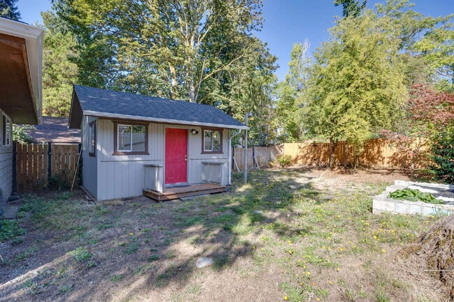 Building Photo - Charming House For Rent in Burien! Full Si...