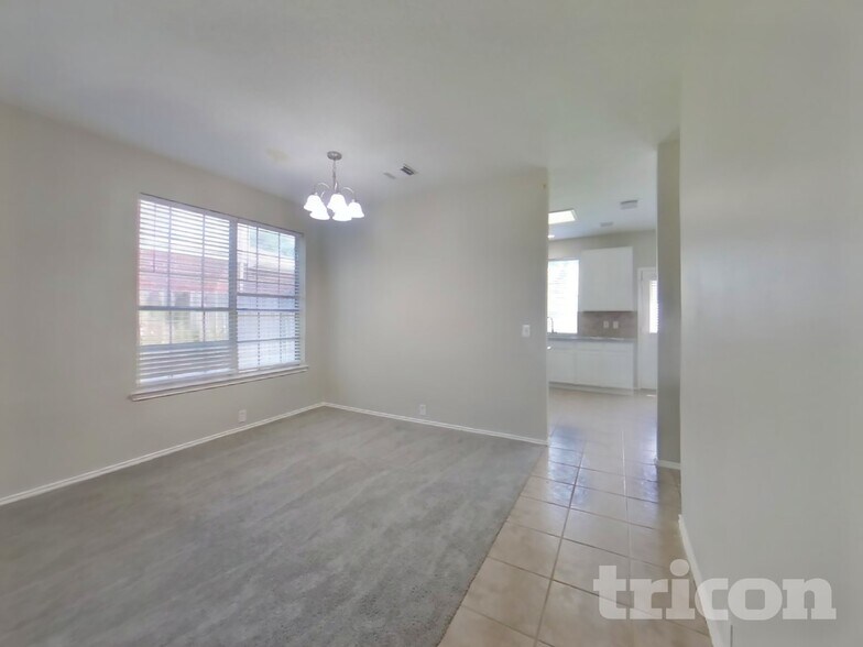 Building Photo - 18810 Woodbreeze Dr