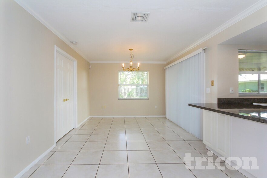 Building Photo - 8105 Longbay Blvd
