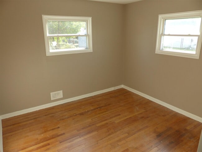 Building Photo - 7571 Pardee Rd