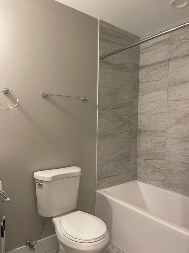 Building Photo - 215 S Hamilton Ave