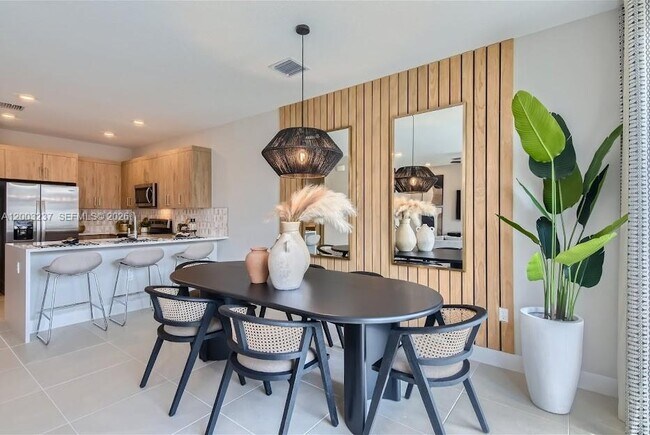 Building Photo - 135 SW 171st Ln