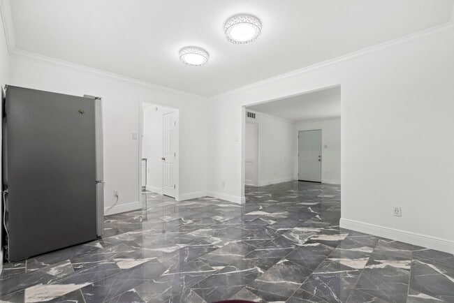 Building Photo - 7900 Westheimer Rd