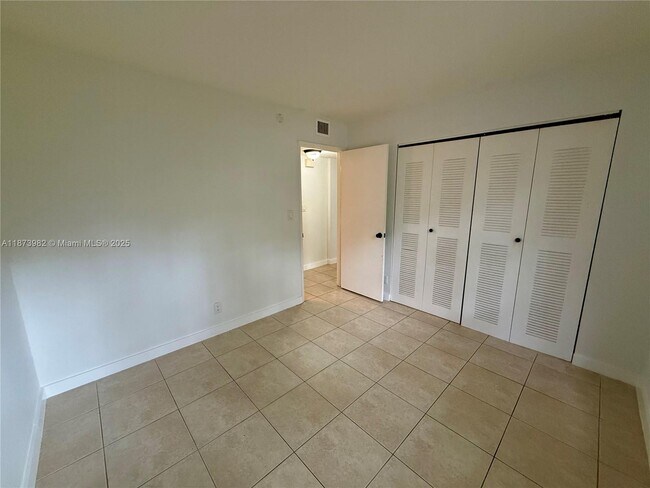 Building Photo - 702 Gardens Dr