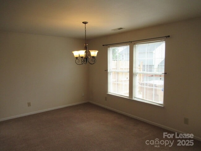 Building Photo - 122 Anastasia Ln