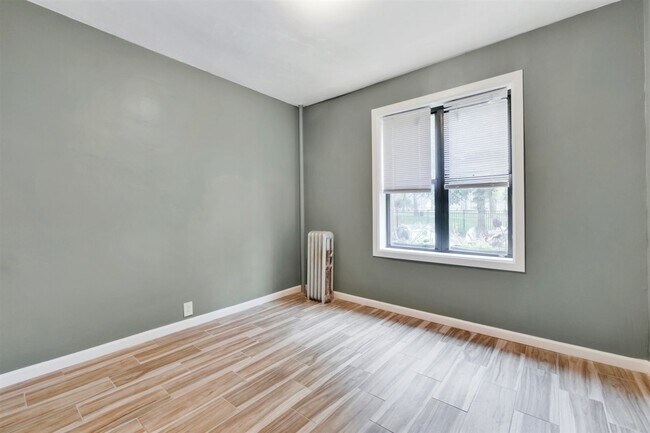 Building Photo - 194 Kensington Ave