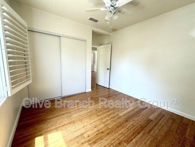 Building Photo - 634 N Hill Ave