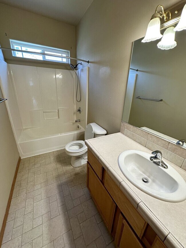 Building Photo - Breathtaking Rambler in Richland