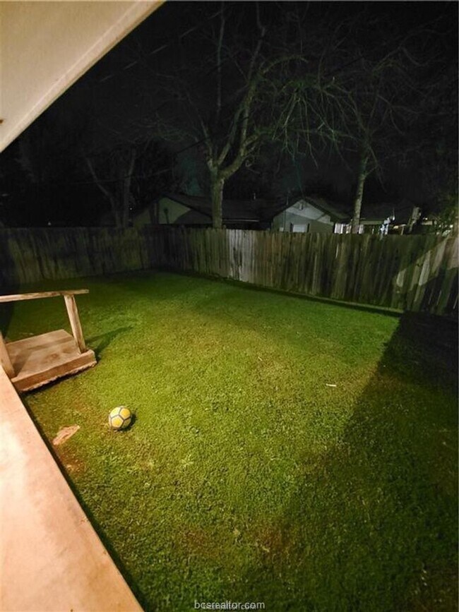 Building Photo - College Station - 3 bedroom /3 bath HOUSE Near TAMU!