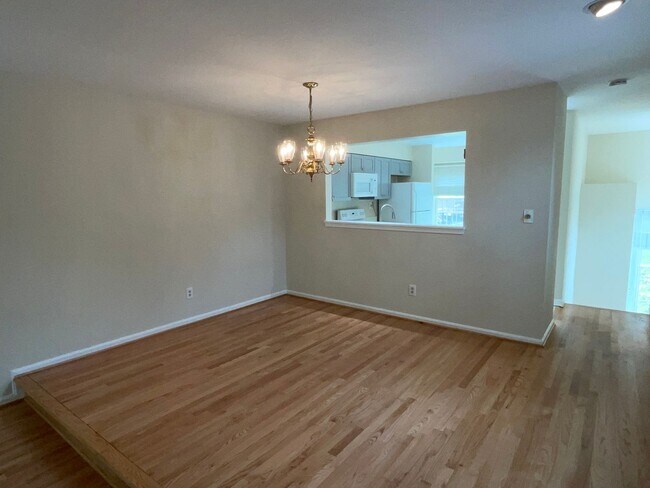 Building Photo - 1311 Templeton Pl