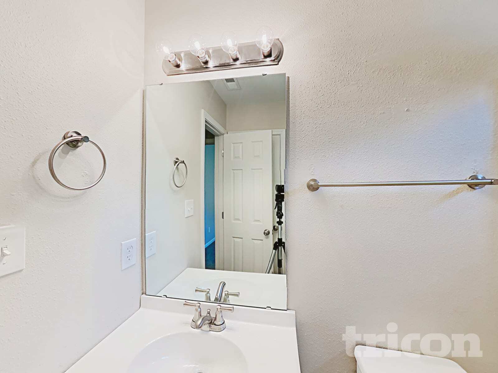 Building Photo - 2013 Kansas City Dr