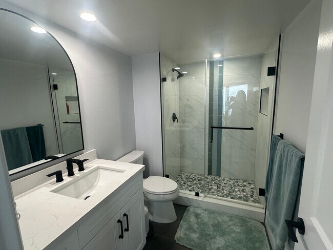 Building Photo - 5420 N Ocean Dr