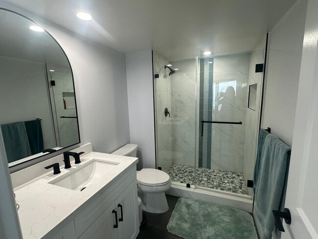 Building Photo - 5420 N Ocean Dr