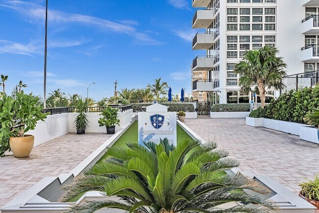 Building Photo - 525 N Ocean Blvd