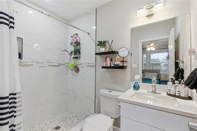 Building Photo - 2717 W Cherry St