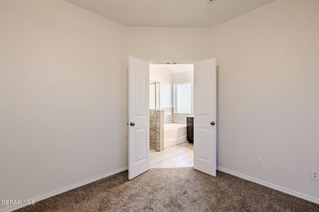 Building Photo - 1040 Indigo Sky St