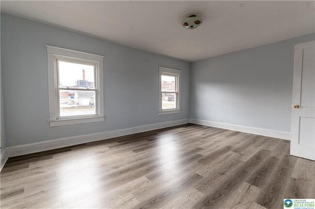 Building Photo - 2001 Ferry St