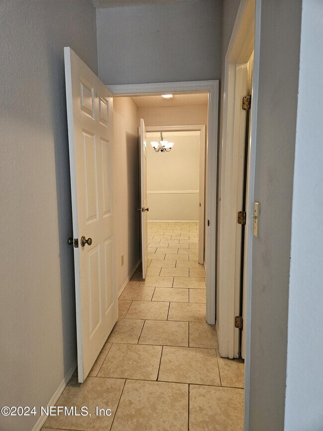 Building Photo - 13810 Sutton Park Dr N