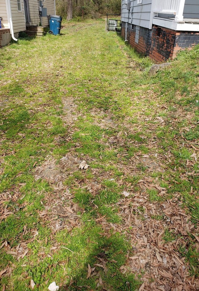 Building Photo - Your Own Home and Yard Centrally Located 3...