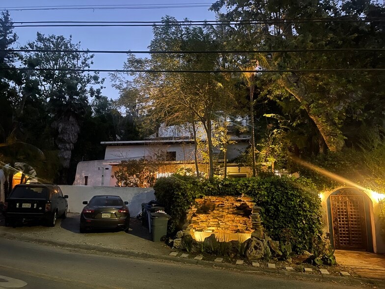 wide shot of house t night - 2366 Nichols Canyon Rd