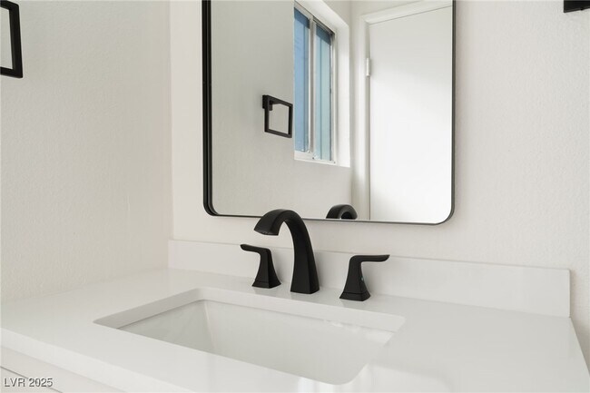 Building Photo - 3320 Osage Ave