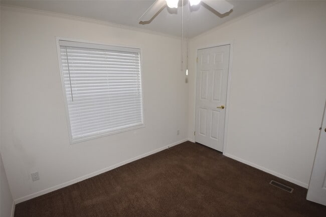 Building Photo - 10007 Elderberry Park Ln