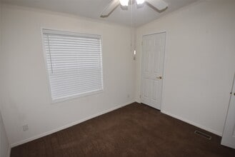 Building Photo - 10007 Elderberry Park Ln