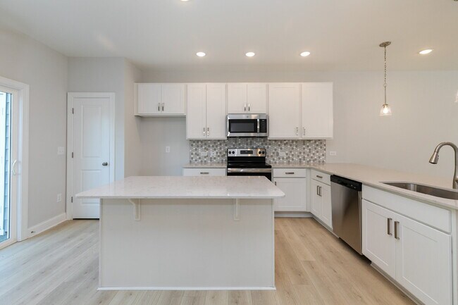 Building Photo - 341 Old Grove Ln