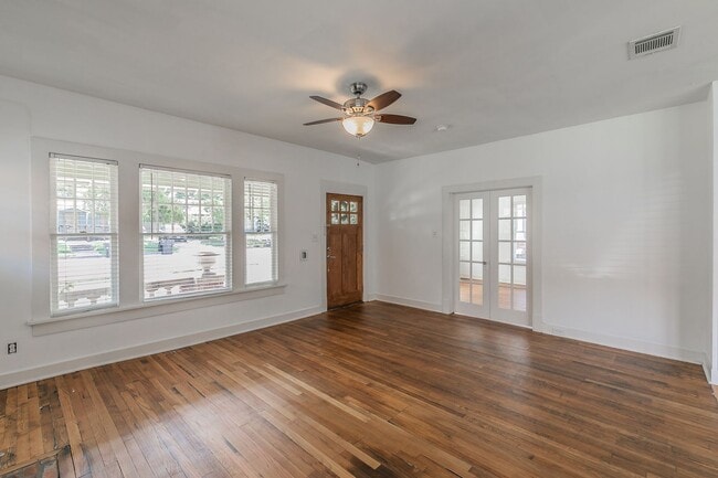 Building Photo - ADORABLE home in Ryan Place