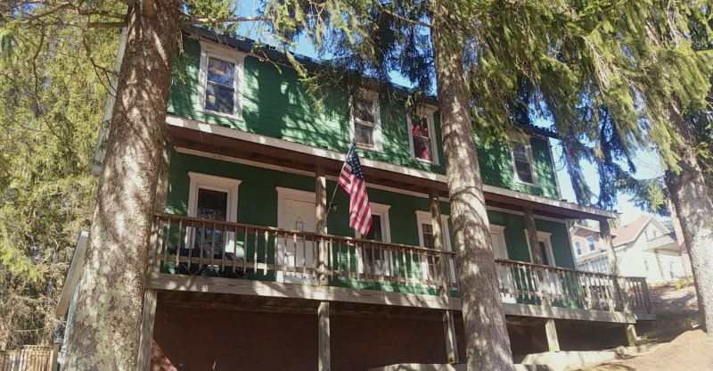 Primary Photo - 35 1st St