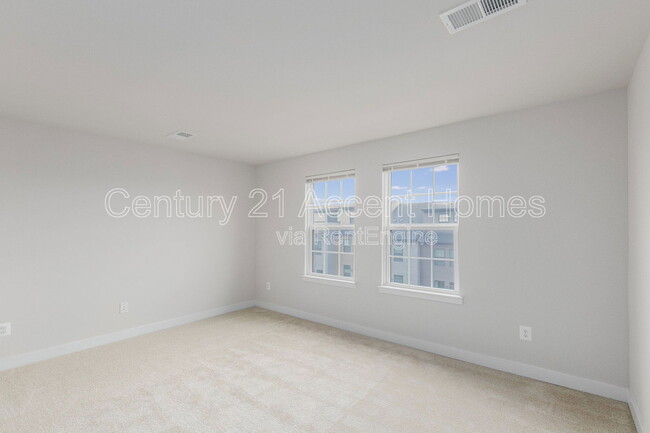 Building Photo - 14020 Sunrise Valley Dr