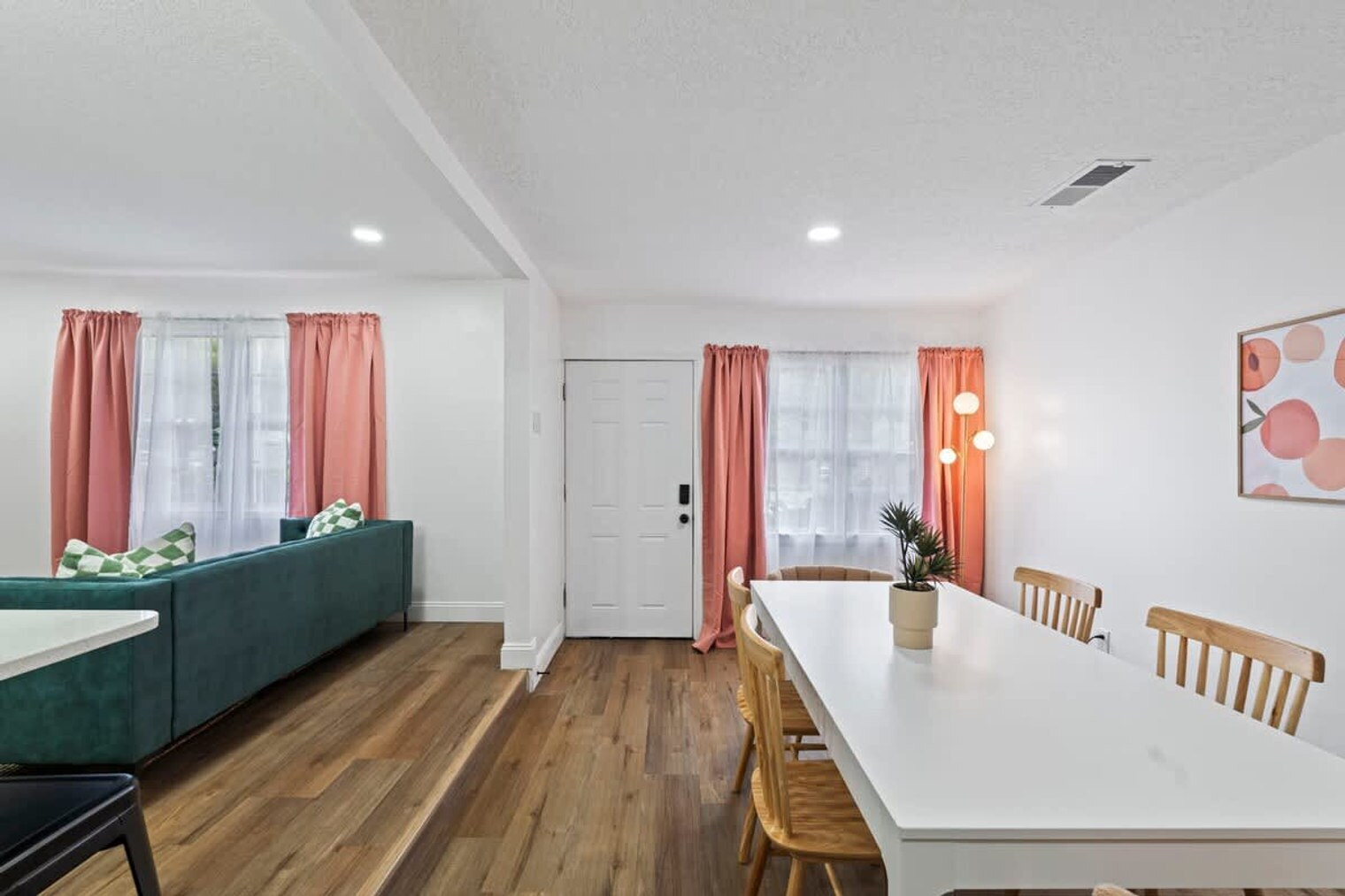 Building Photo - 2405 Peach Dr