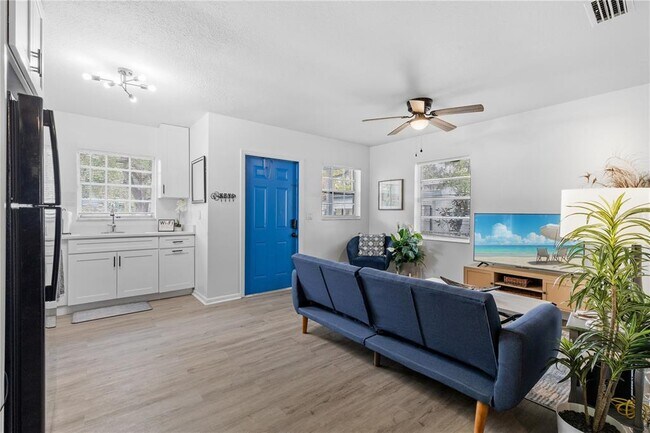 Building Photo - 2819 Marconi St