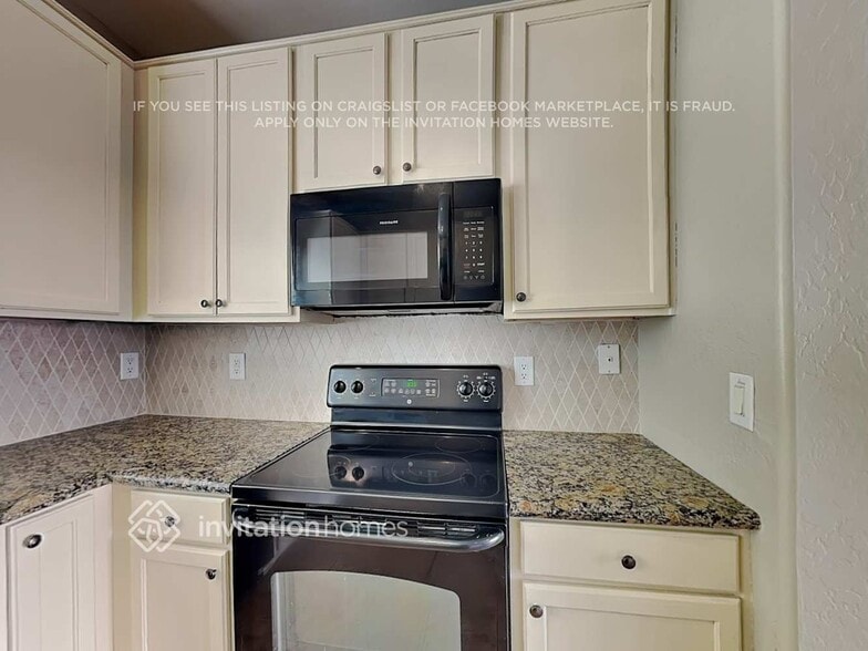 Building Photo - 4715 E Laurel Ave