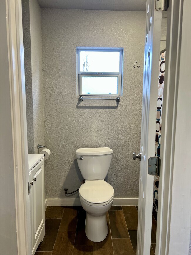 Building Photo - 904 N Peoria Ave