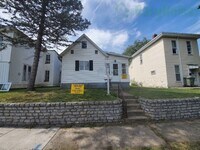Building Photo - 824 S 6th St