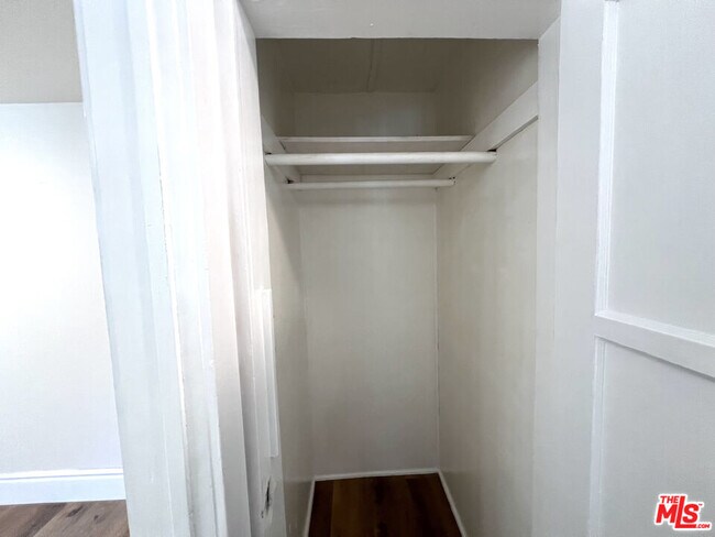 Building Photo - 1828 S Gramercy Pl