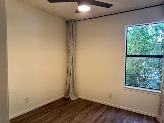 Building Photo - 1203 Yorkshire Ln