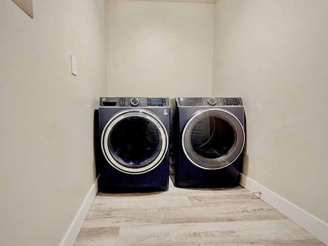 Building Photo - Beautiful 3-Story Townhome | 4 Bedrooms | 3 Baths | 2-Car Garage | Hyrum, Utah