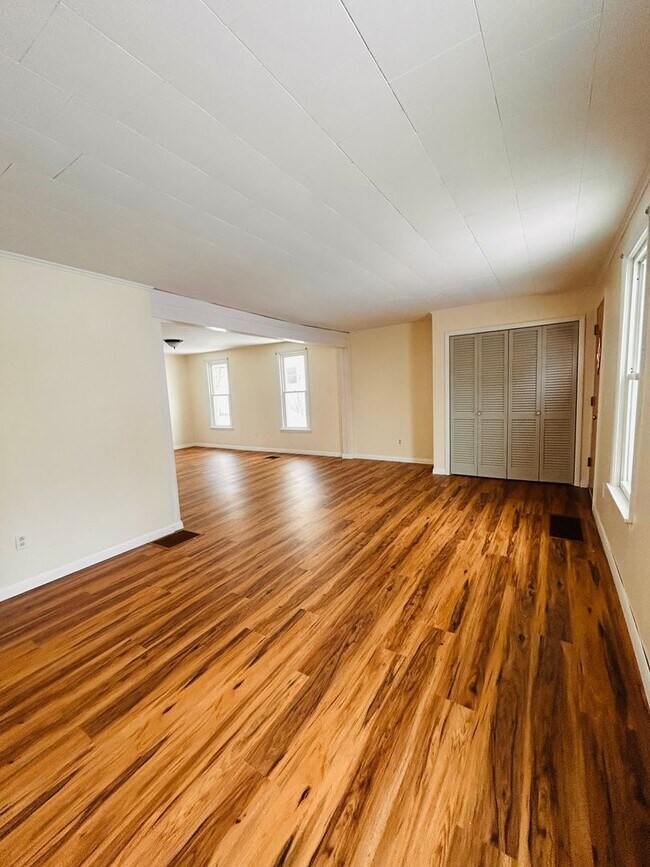 Building Photo - Village of West Carthage 3-4 Bedroom / 1.5 Bath Home