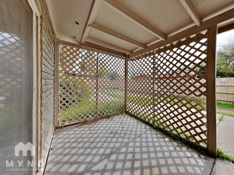 Building Photo - 2009 W Newcastle Cir