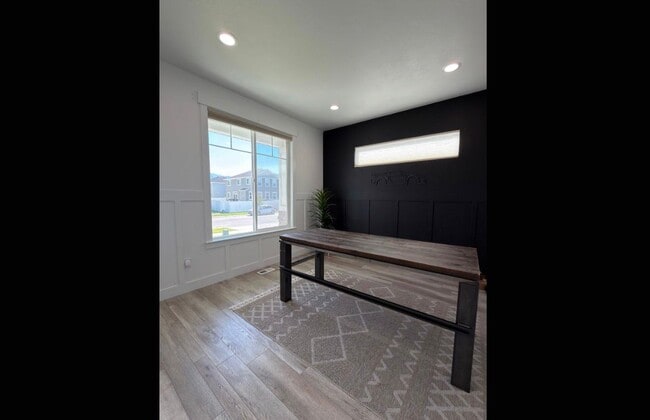 Building Photo - 98 S Serrata Ln