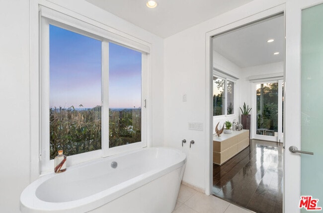 Building Photo - 1415 Summitridge Dr