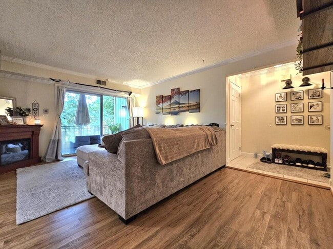 Building Photo - 7758 New Providence Dr