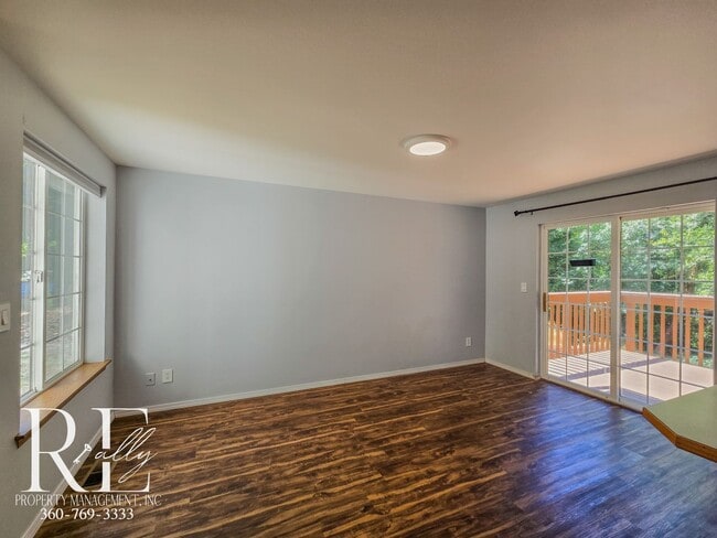 Building Photo - Comfortable 3-Bed Bremerton Home with Balc...