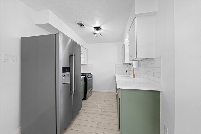 Building Photo - 1411 PI Cir